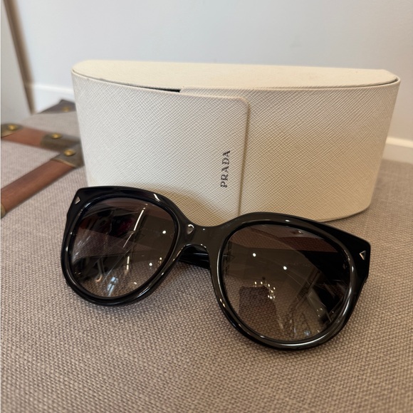 Prada Black Sunglasses SPR 170 EUC with case - Picture 2 of 7